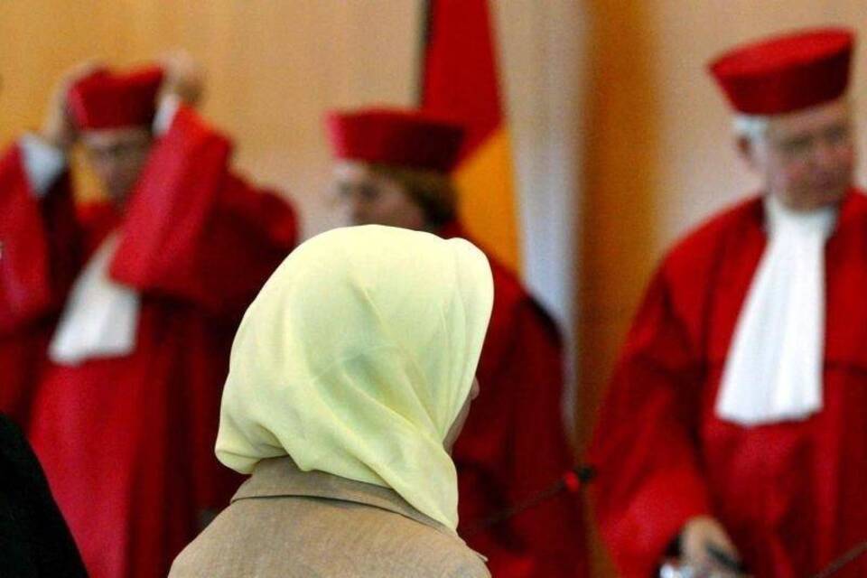 Kopftuchstreit vor dem Bundesverfassungsgericht Kopftuchstreit vor dem Bundesverfassungsgericht