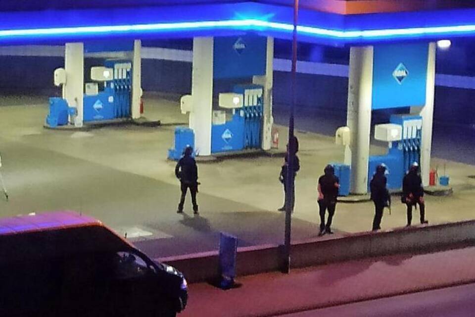 Bewaffneter erschießt Angestellten einer Tankstelle Bewaffneter erschießt Angestellten einer Tankstelle
