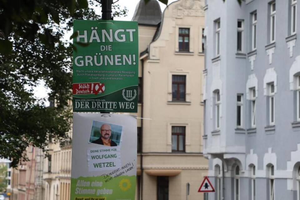 Plakataktion der Grünen im Streit um "Hängt die Grünen"-Plakat