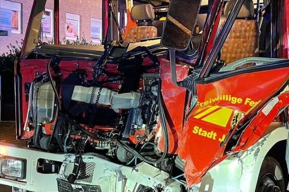 Feuerwehrwagen Unfall Feuerwehrwagen Unfall