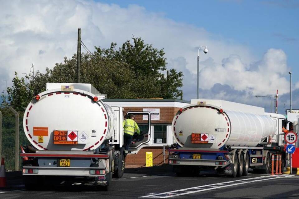 Mangel an Lkw-Fahrern in Großbritannien Mangel an Lkw-Fahrern in Großbritannien