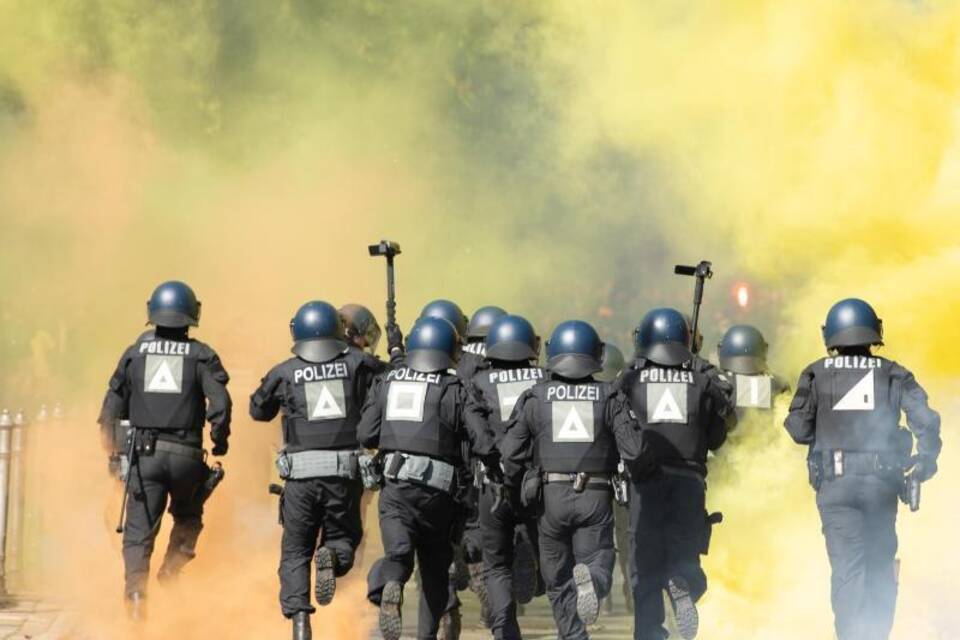 Gewalt gegen Polizisten Gewalt gegen Polizisten