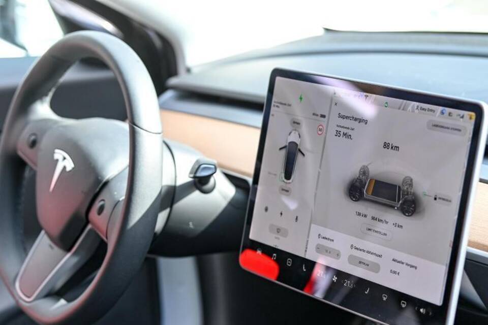 Tesla Tesla