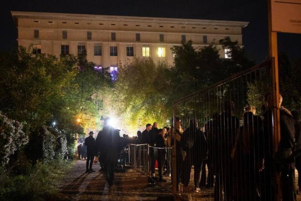 Berliner Club Berghain öffnet wieder Berliner Club Berghain öffnet wieder