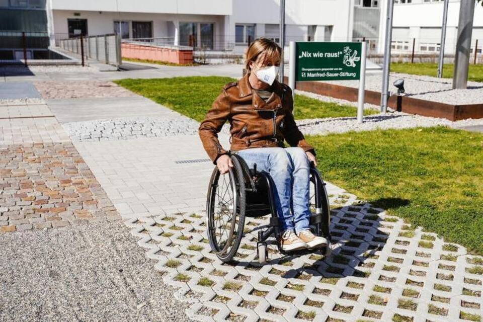 Rollstuhlfahrerin Rollstuhlfahrerin