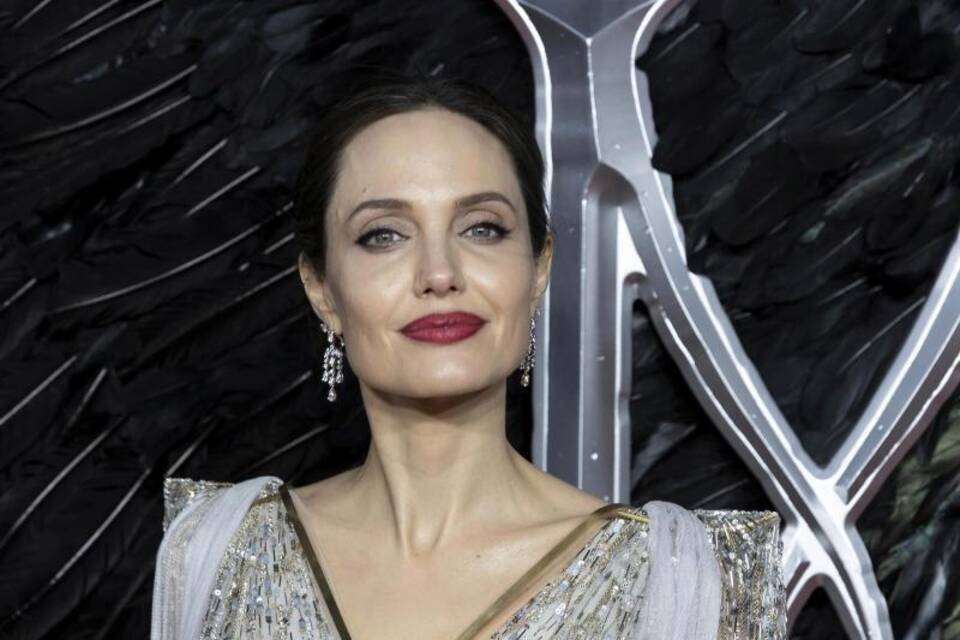 Angelina Jolie Angelina Jolie