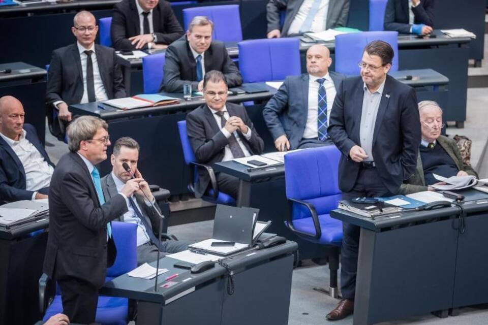Streit um Sitzordnung im Bundestag