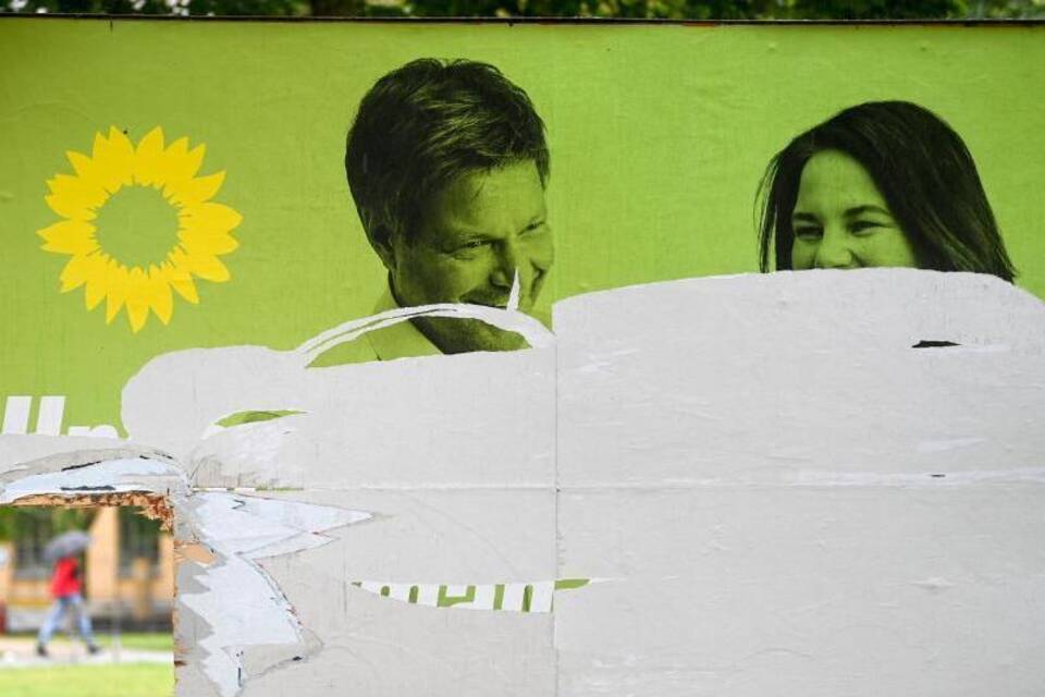 Beschädigte Wahlplakate