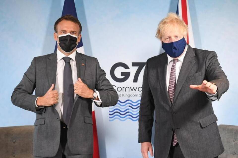 Boris Johnson + Emmanuel Macron.