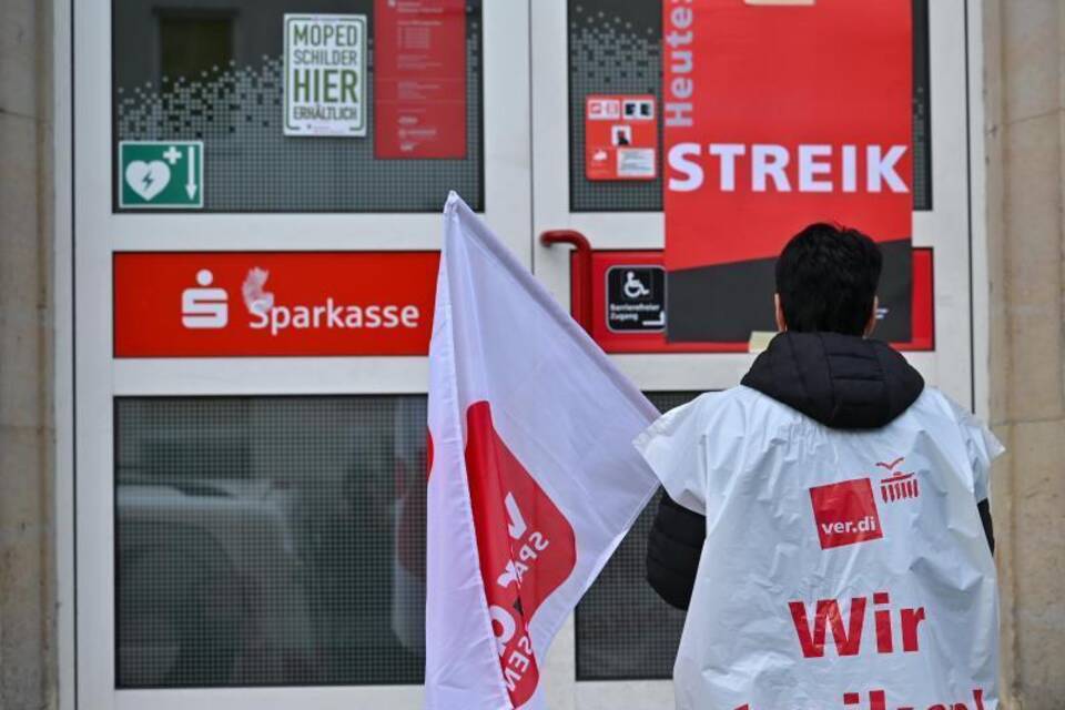 Sparkassen-Warnstreik Sparkassen-Warnstreik