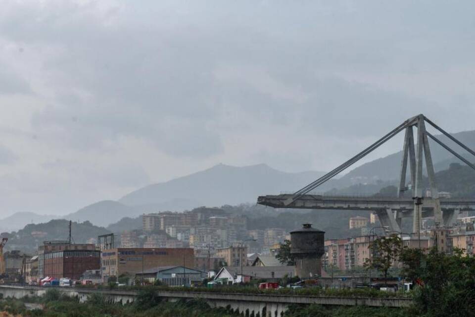 Einsturz der Autobahnbrücke in Genua Einsturz der Autobahnbrücke in Genua
