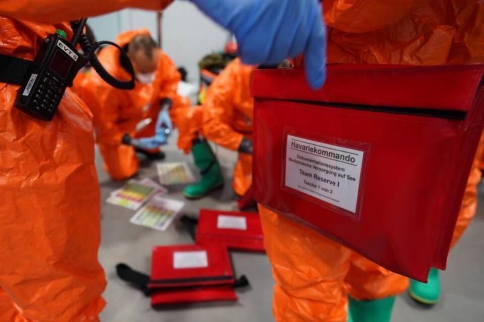 Großübung zur Vorbereitung auf Notfälle im Seuchenschutz Großübung zur Vorbereitung auf Notfälle im Seuchenschutz
