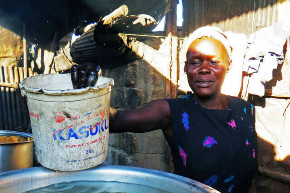 Chang'aa gegen Malaria, Bier gegen Masern: Kenias Alkohol-Arzneien Chang'aa gegen Malaria, Bier gegen Masern: Kenias Alkohol-Arzneien