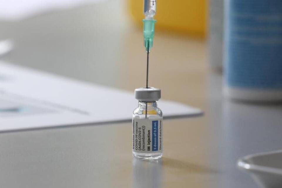 Coronavirus - Impfampulle Coronavirus - Impfampulle
