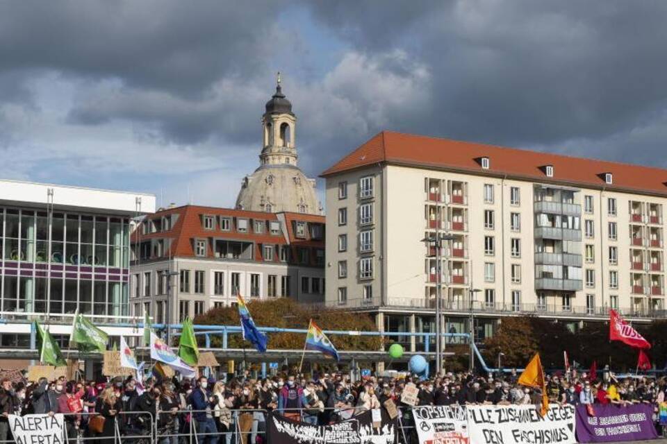 Gegenkundgebung zum Pegida-Jahrestag