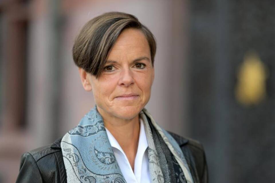 Antje Ravik Strubel