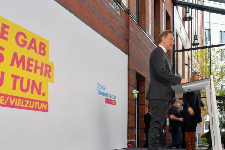 Lindner bei Pressekonferenz