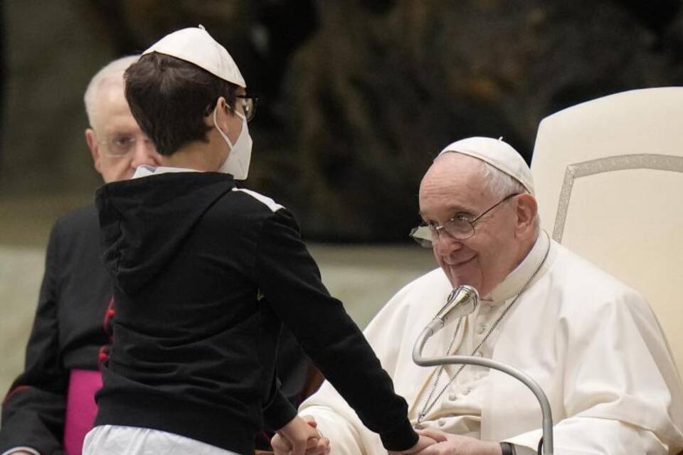 Papst und Kind