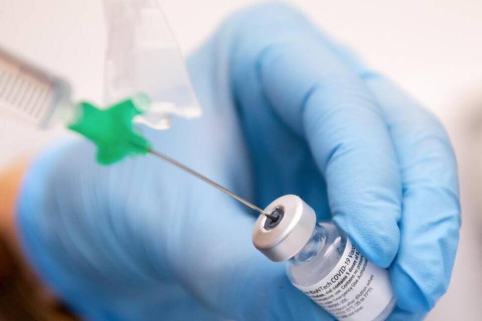 Biontech/Pfizer Biontech/Pfizer