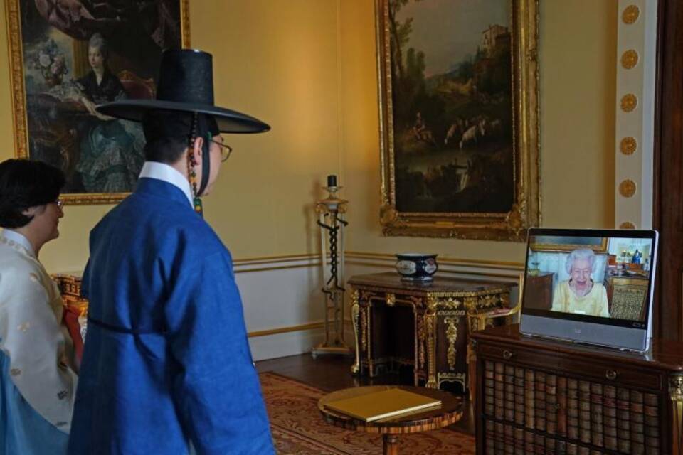 Königin Elizabeth II. gibt virtuelle Audienz