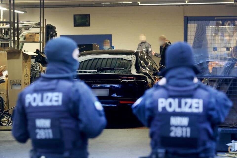 Razzia gegen Geldwäsche-Bande