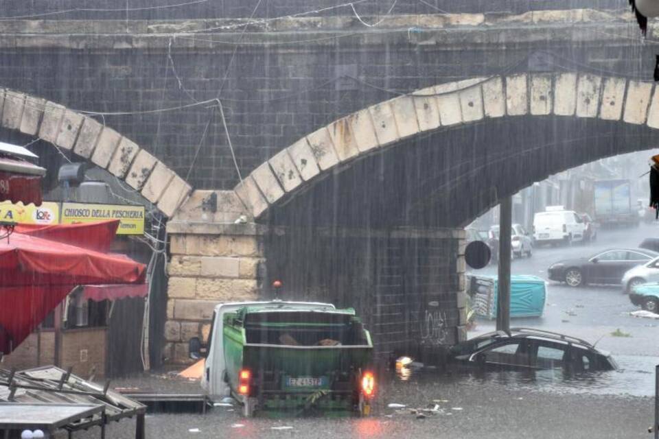 Unwetter und Überschwemmungen auf Sizilien Unwetter und Überschwemmungen auf Sizilien