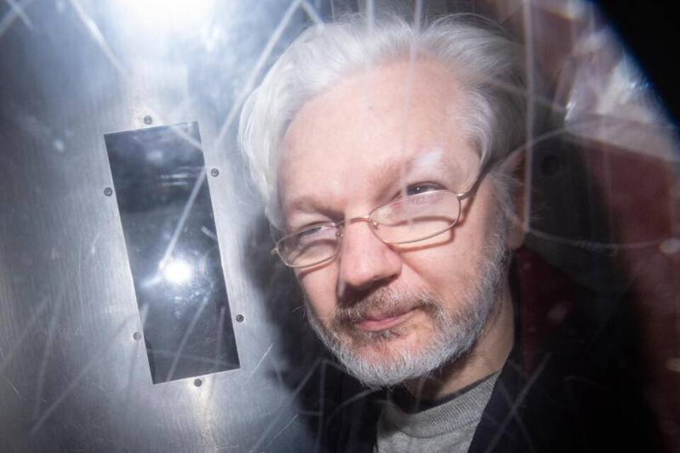Assange Assange