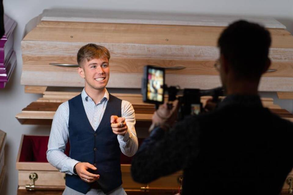 Aufklärung statt Tabu - Bestatter als Hit auf Tiktok Aufklärung statt Tabu - Bestatter als Hit auf Tiktok