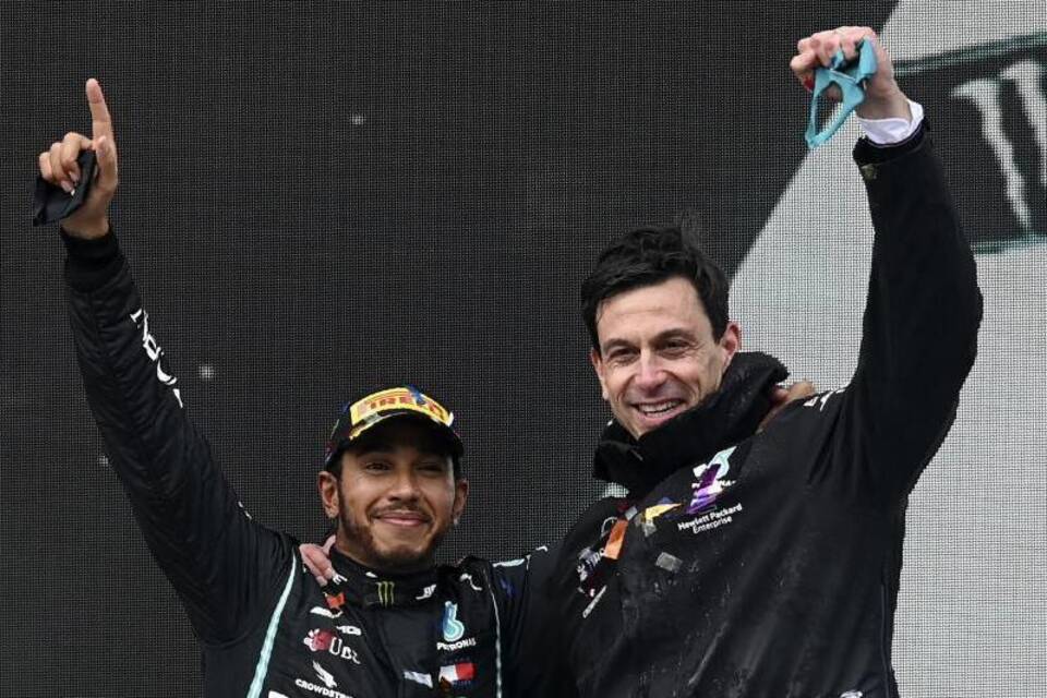 Lewis Hamilton und Toto Wolff. Archivbild Lewis Hamilton und Toto Wolff. Archivbild