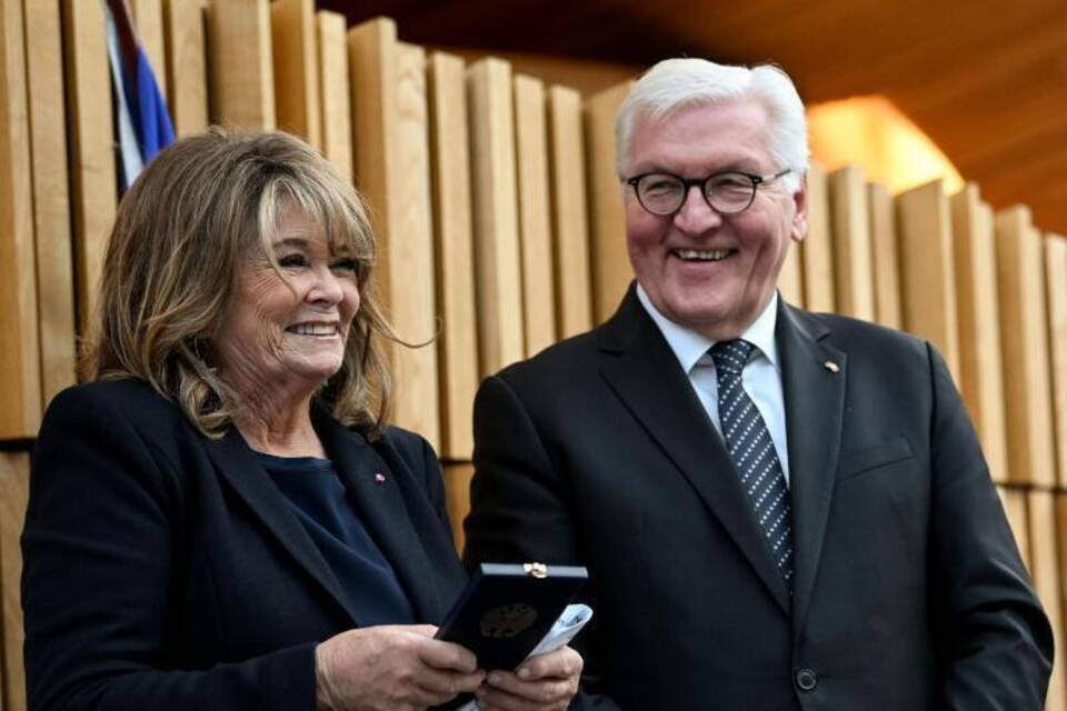 Bundespräsident Steinmeier + Wencke Myhre Bundespräsident Steinmeier + Wencke Myhre