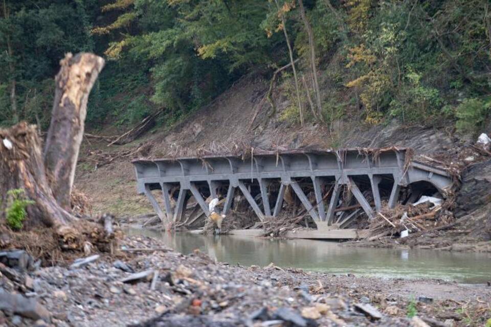 KINA - Züge fahren wieder durch Teile des Ahrtals