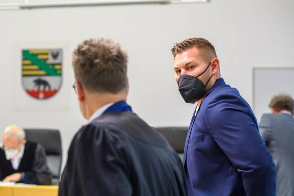 Gerichtsprozess gegen Tom Schwarz Gerichtsprozess gegen Tom Schwarz