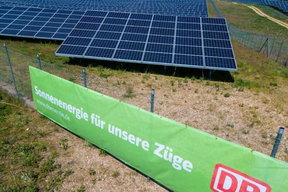 Photovoltaik-Park liefert Strom für die Deutsche Bahn