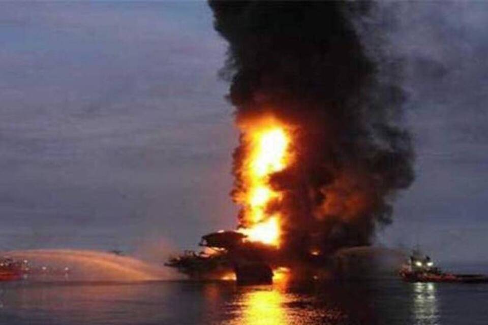 Explosion auf Ölplattform