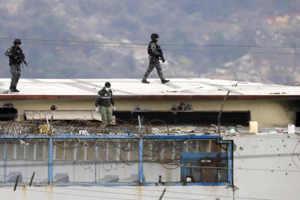 Mindestens 68 Tote bei erneuten Kämpfen in Gefängnis in Ecuador Mindestens 68 Tote bei erneuten Kämpfen in Gefängnis in Ecuador