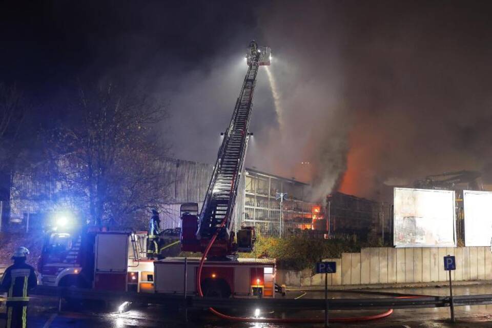 Löscharbeiten in Bochum