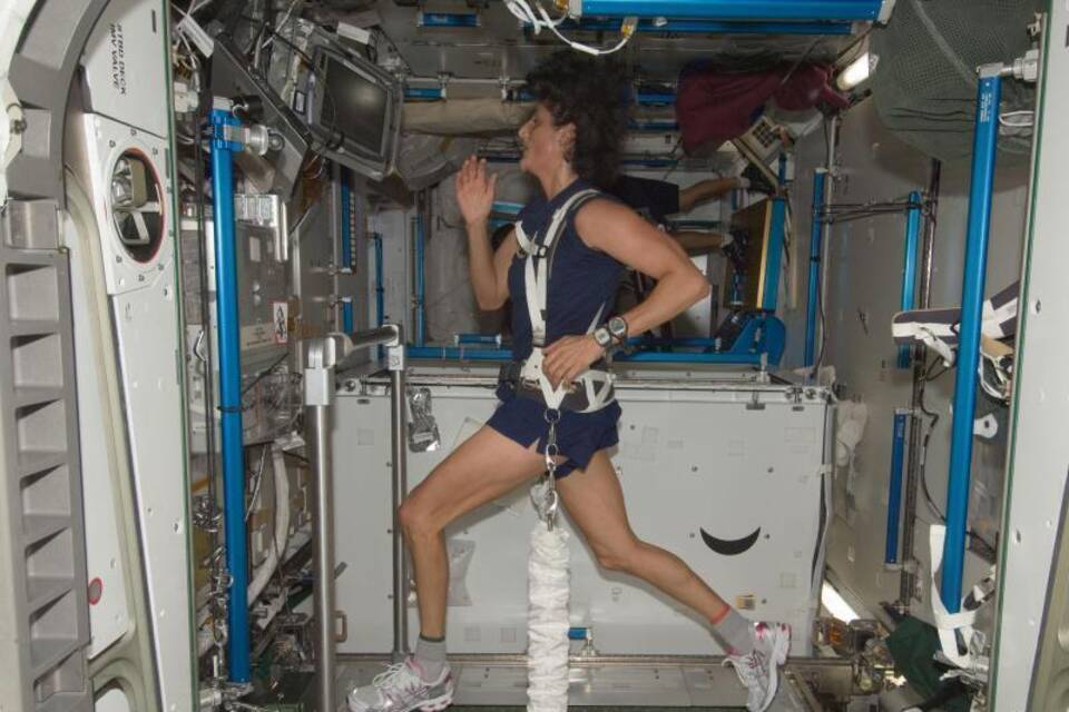 Astronautin beim Training