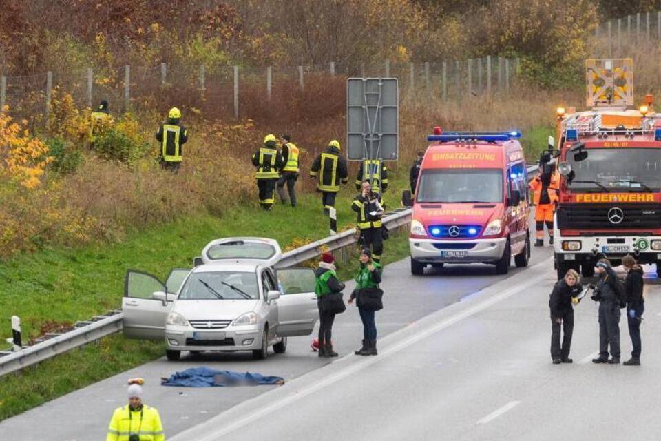 Leblose Frau auf A7 gefunden