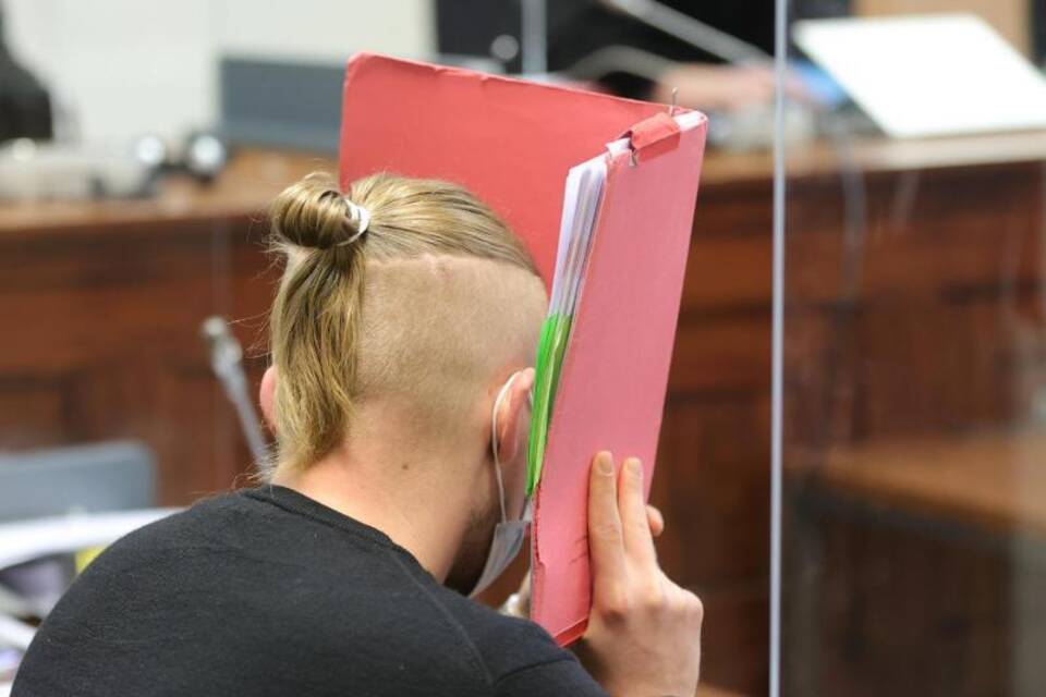 Prozess - versuchter Totschlag nach Streit um Maskenpflicht Prozess - versuchter Totschlag nach Streit um Maskenpflicht
