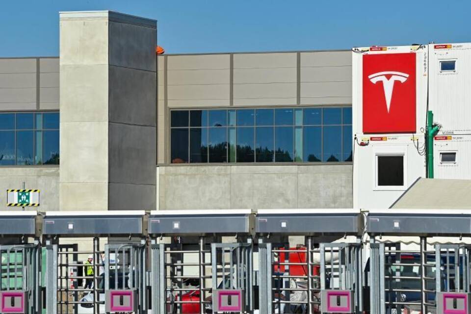 Tesla Tesla
