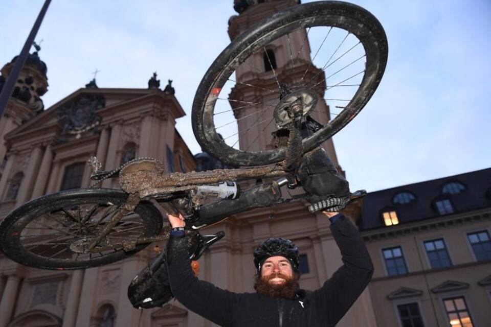 Jonas Deichmann zurück Jonas Deichmann zurück