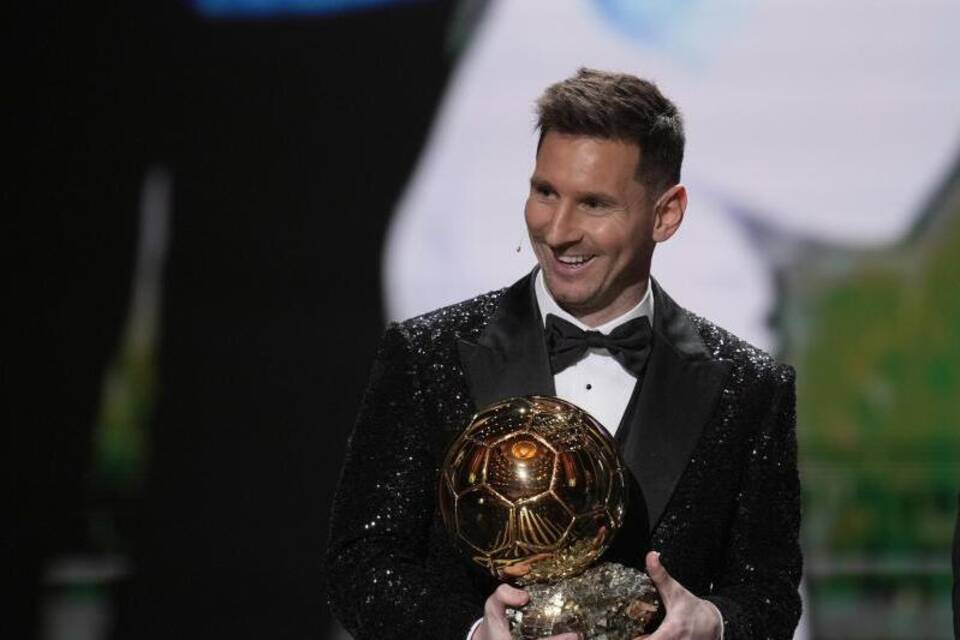 Lionel Messi mit Ballon d'Or-Auszeichnung