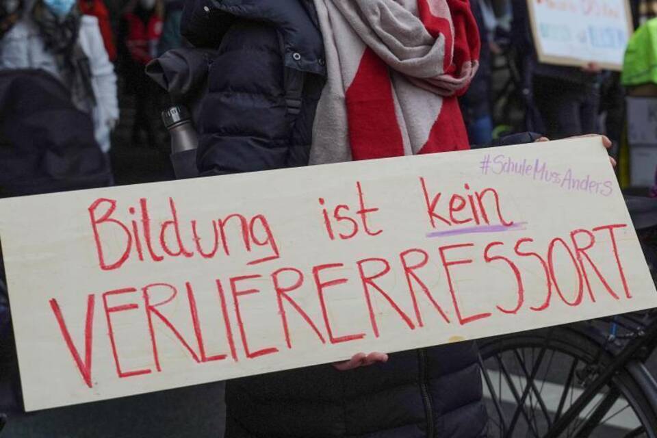 Demonstration Demonstration
