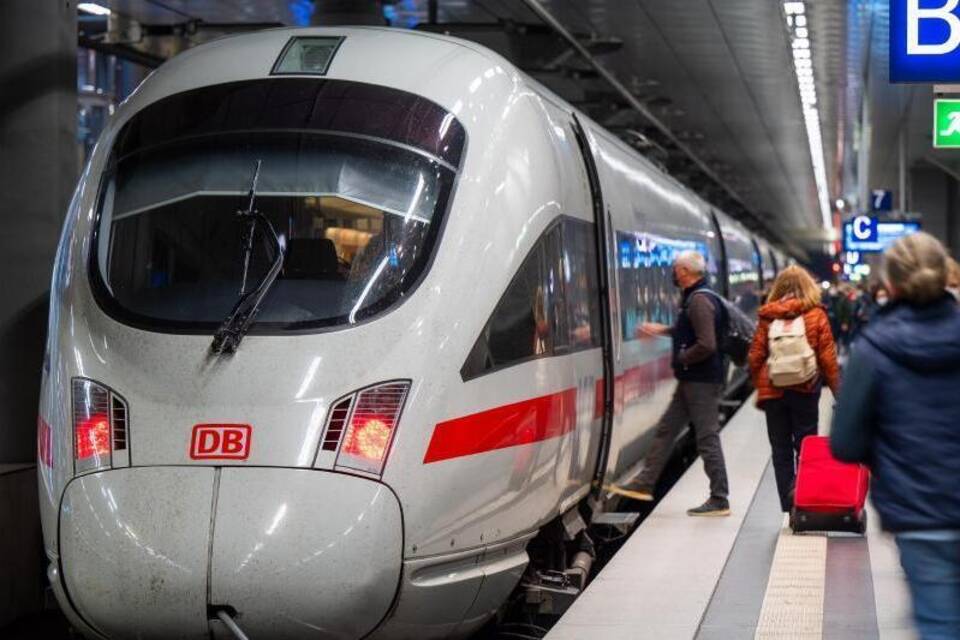Deutsche Bahn im November pünktlicher