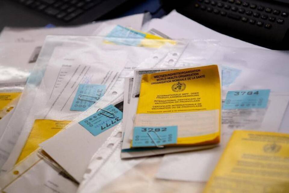 Gefälschte Impfpässen Gefälschte Impfpässen