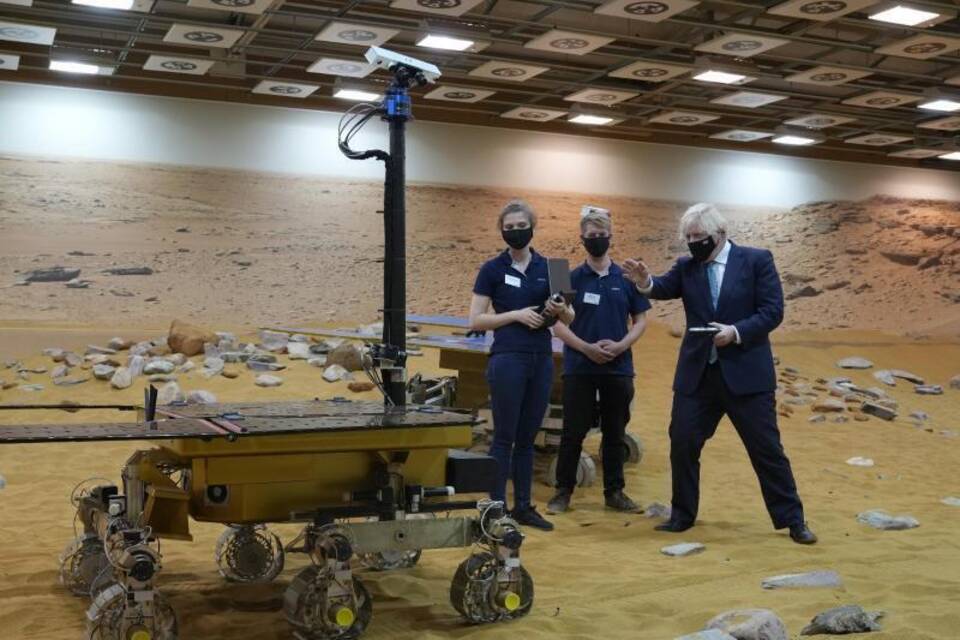 Britischer Premierminister Johnson besucht Airbus Werk