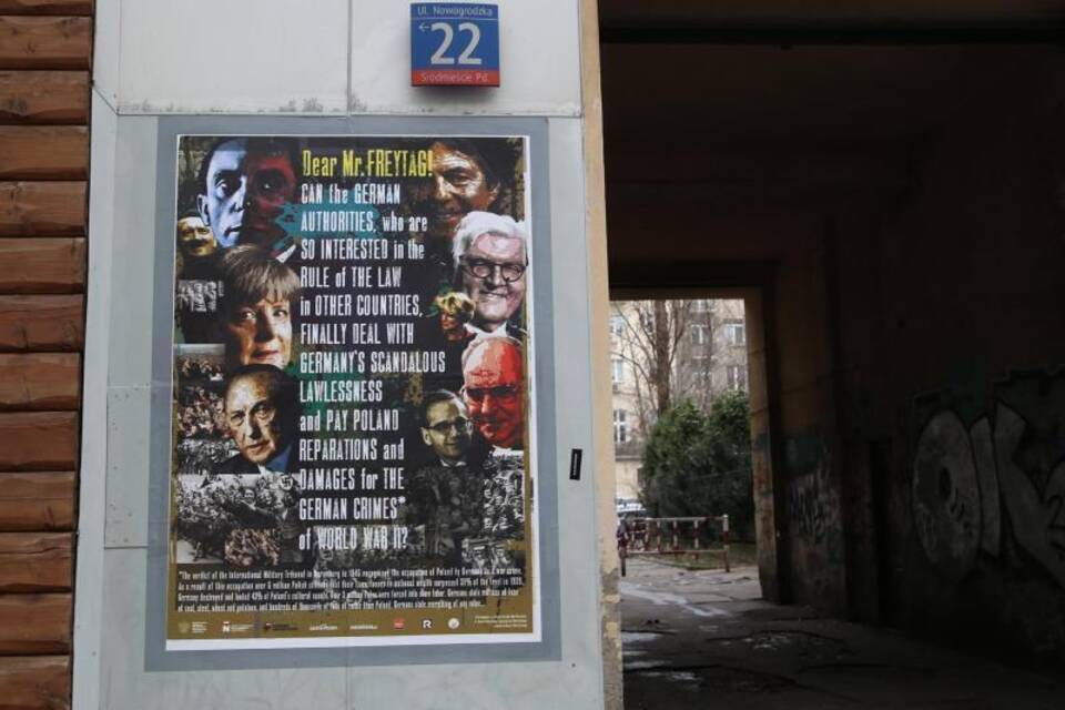 Plakate in Polen fordern Reparationen von Deutschland