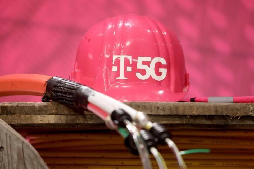 Deutsche Telekom - 5G Deutsche Telekom - 5G