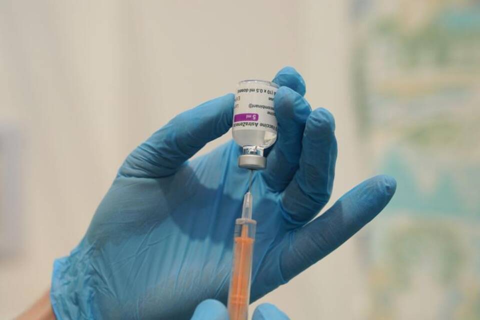 Kampf gegen Covid19 AstrazenecaImpfstoff auch als Booster gegen