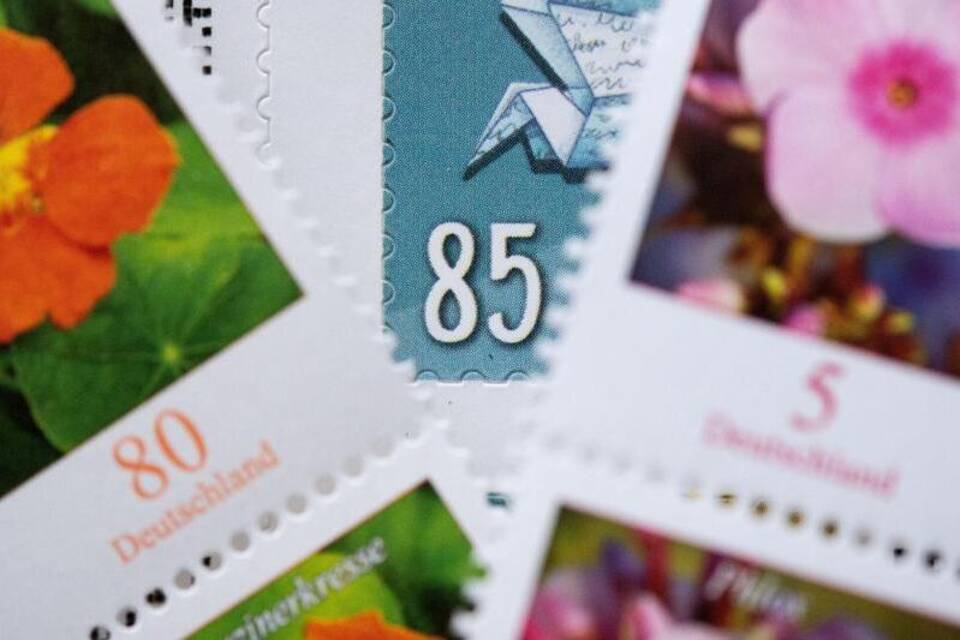 Briefmarken für 80, 85 und 5 Cent